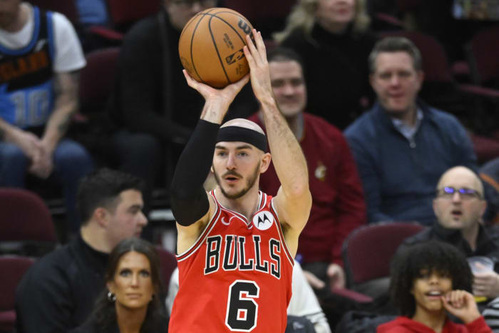 Chicago Bulls guard Alex Caruso (6) shoots in the fourth quarter against the Cleveland Cavaliers at Rocket Mortgage FieldHouse.